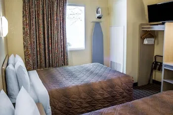 Econo Lodge Meadville hotel thumbnail 7