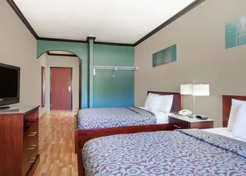 Days Inn & Suites by Wyndham Marquez hotel thumbnail 3