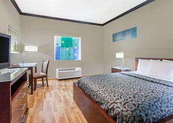 Days Inn & Suites by Wyndham Marquez hotel thumbnail 4