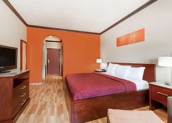 Days Inn & Suites by Wyndham Marquez hotel thumbnail 5