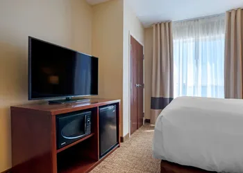 Comfort Suites Foley hotel thumbnail 4