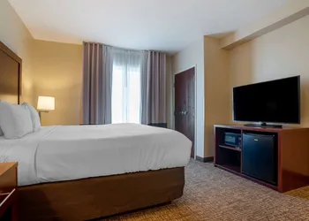 Comfort Suites Foley hotel thumbnail 6