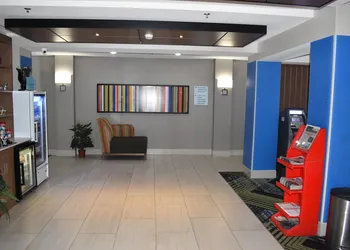 Holiday Inn Express & Suites McPherson by IHG hotel thumbnail 3