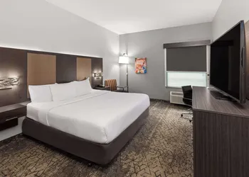 La Quinta Inn & Suites by Wyndham McAlester hotel thumbnail 6