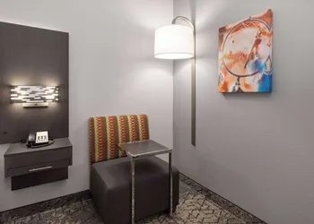 La Quinta Inn & Suites by Wyndham McAlester hotel thumbnail 8