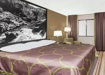 Super 8 by Wyndham Monteagle TN hotel thumbnail 6
