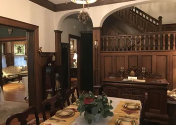 Brass Pineapple Inn hotel thumbnail 2