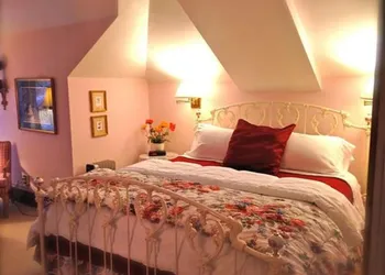 Brass Pineapple Inn hotel thumbnail 8