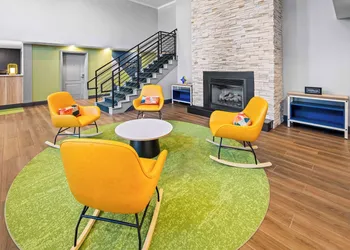 Spark by Hilton Woodbridge hotel thumbnail 2
