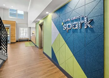 Spark by Hilton Woodbridge hotel thumbnail 3