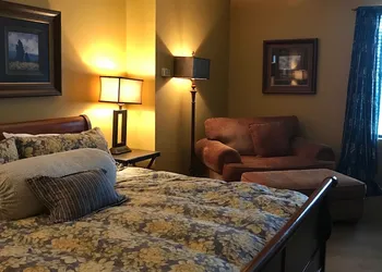 Ophelias Restaurant & Inn hotel thumbnail 3