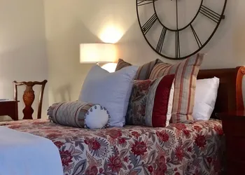 Ophelias Restaurant & Inn hotel thumbnail 5
