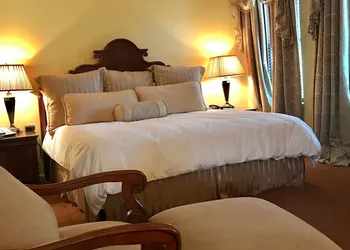 Ophelias Restaurant & Inn hotel thumbnail 7