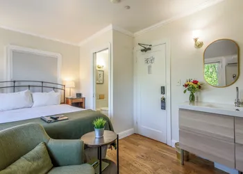 Cedar Gables Inn hotel thumbnail 6