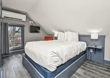 Captain Wohlt Inn Bed & Breakfast hotel thumbnail 2