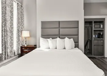 Captain Wohlt Inn Bed & Breakfast hotel thumbnail 4