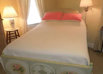 Victorian Bed & Breakfast hotel thumbnail 3
