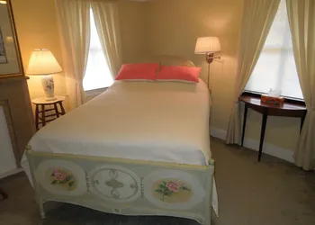 Victorian Bed & Breakfast hotel thumbnail 4