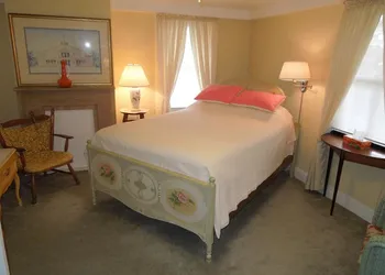 Victorian Bed & Breakfast hotel thumbnail 5
