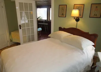 Victorian Bed & Breakfast hotel thumbnail 6