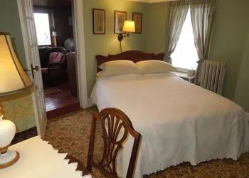 Victorian Bed & Breakfast hotel thumbnail 7