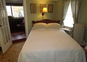 Victorian Bed & Breakfast hotel thumbnail 8