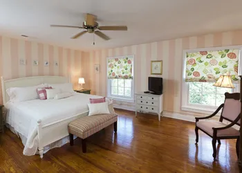 The Lily Inn hotel thumbnail 2