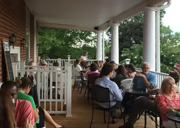 Lafayette Inn hotel thumbnail 2