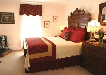 Isaiah Jones Homestead Bed & Breakfast hotel thumbnail 3