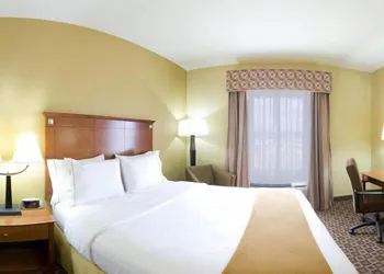 Holiday Inn Express McComb by IHG hotel thumbnail 6