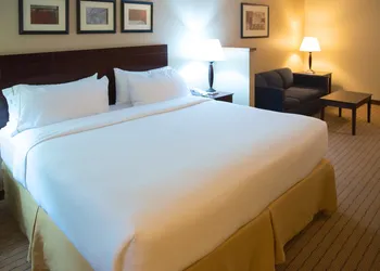 Holiday Inn Express Devils Lake by IHG hotel thumbnail 4