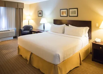 Holiday Inn Express Devils Lake by IHG hotel thumbnail 6