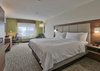 Holiday Inn Express & Suites Albuquerque Historic Old Town by IHG hotel thumbnail 3