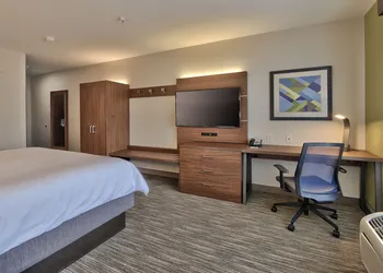Holiday Inn Express & Suites Albuquerque Historic Old Town by IHG hotel thumbnail 5