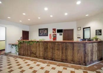Econo Lodge Anderson hotel thumbnail 3