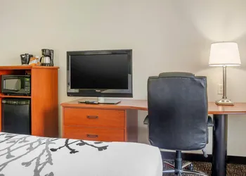 Sleep Inn & Suites Milwaukee Airport hotel thumbnail 7