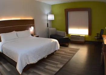 Holiday Inn Express Hotel & Suites Seguin by IHG hotel thumbnail 2