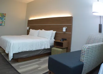 Holiday Inn Express Hotel & Suites Seguin by IHG hotel thumbnail 7
