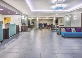 La Quinta Inn & Suites by Wyndham Bay City hotel thumbnail 4