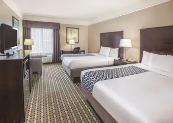 La Quinta Inn & Suites by Wyndham Bay City hotel thumbnail 5