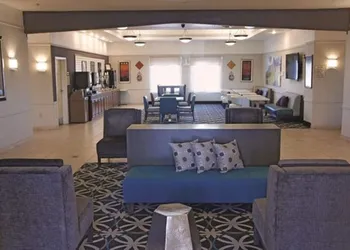 La Quinta Inn & Suites by Wyndham Brownwood hotel thumbnail 2