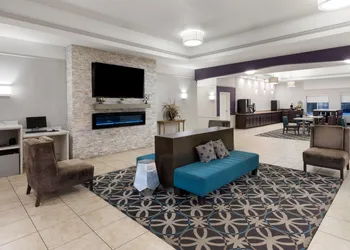 La Quinta Inn & Suites by Wyndham Brownwood hotel thumbnail 4