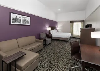 La Quinta Inn & Suites by Wyndham Brownwood hotel thumbnail 8
