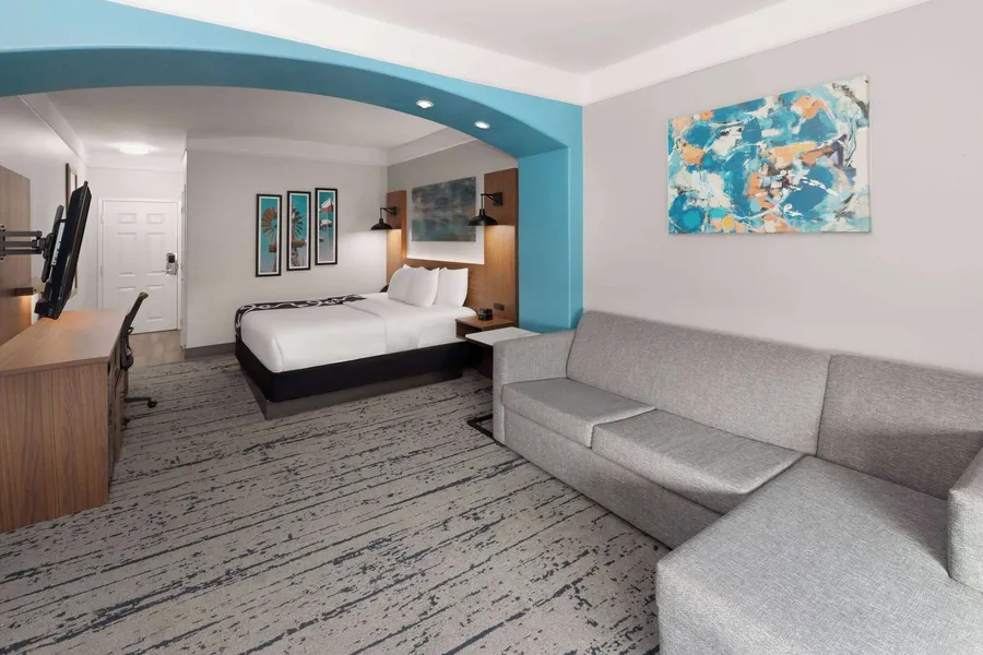 La Quinta Inn & Suites by Wyndham Angleton hotel detail image 6