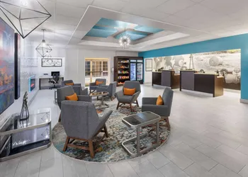 La Quinta Inn & Suites by Wyndham Angleton hotel thumbnail 3
