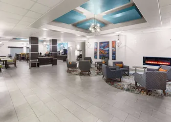 La Quinta Inn & Suites by Wyndham Angleton hotel thumbnail 4