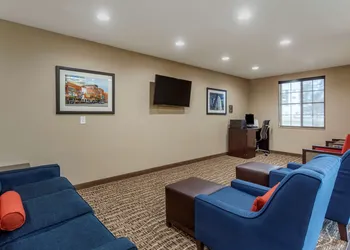 Comfort Suites Clarksville near Governors Square Mall hotel thumbnail 2