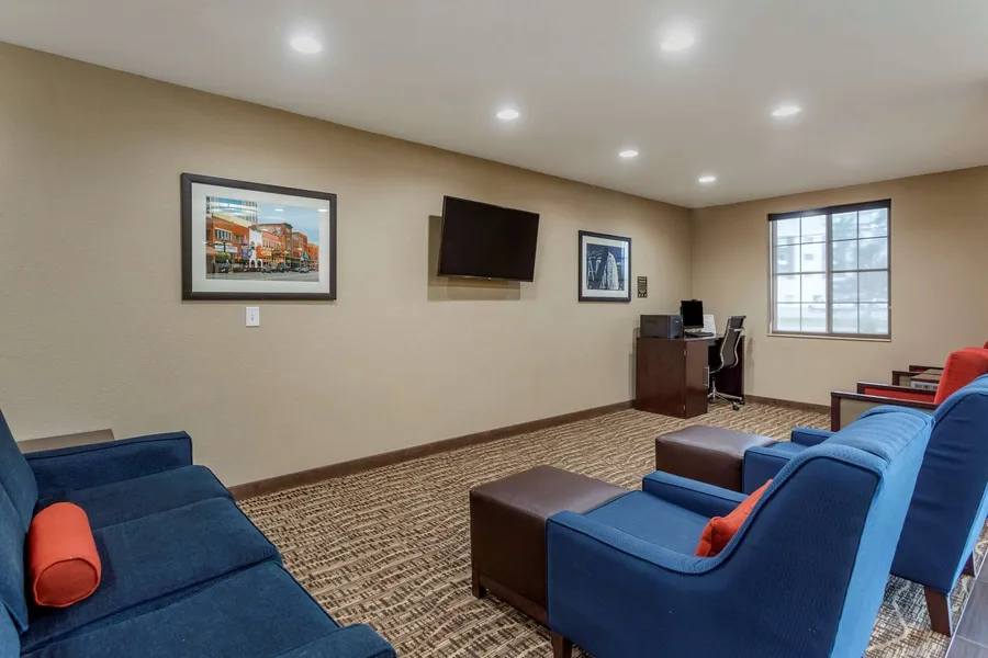 Comfort Suites Clarksville near Governors Square Mall hotel detail image 2