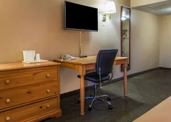 Econo Lodge Hermitage South hotel thumbnail 7