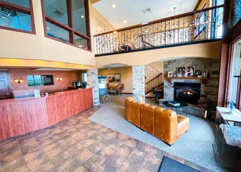 Pinemark Inn & Suites hotel thumbnail 2